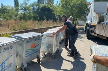 İnönü Belediyesi okullardaki çöp konteynerlerini yeniledi
