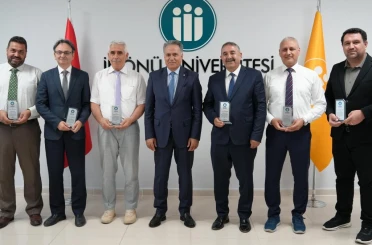 İnönü Üniversitesinde başarılı akademisyenlere araştırma performansı plaketi 