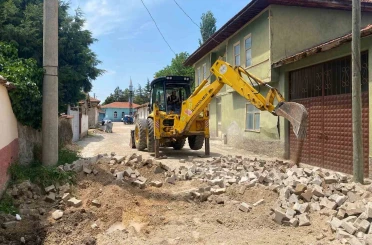İnönü’de bozulan yollar yenileniyor 