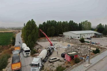 İnönü’de düğün salonu için ilk beton atıldı 