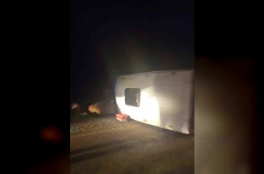 İnşaat işçilerini taşıyan minibüs devrildi: 16 yaralı 