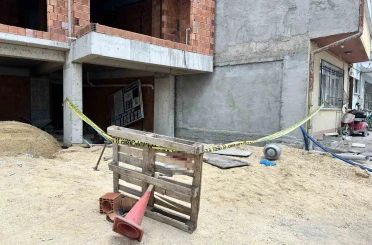 İnşaatta kafasına mutfak tüpü düşen işçi hayatını kaybetti 