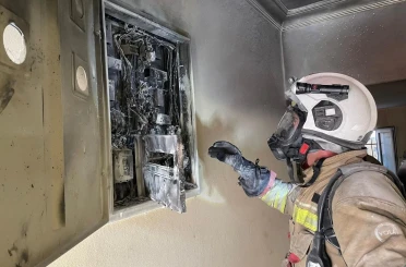 İskenderun’da elektrik panosundan alevler yükseldi 