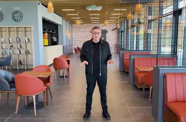 İskenderun’da gençlerin yeni buluşma noktası Genç Kafe’de çaylar ücretsiz
