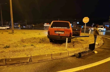 Isparta’da iki otomobil kavşakta çarpıştı 