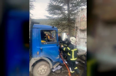 Isparta’da kamyonet ile mikser çarpıştı: 1 yaralı 