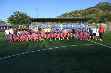 Isparta’da minik kramponlar sahaya çıktı 