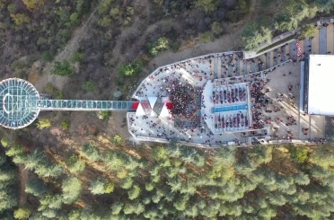 Isparta’da yükseklik korkusunu unutturan cam teras 1 milyon ziyaretçiyi aştı 