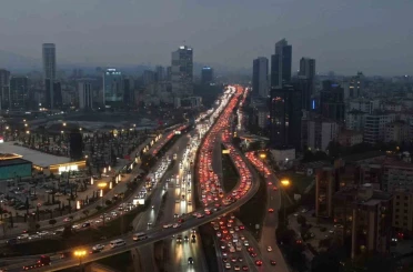 İstanbul Anadolu yakasında oluşan trafik yoğunluğu havadan görüntülendi 