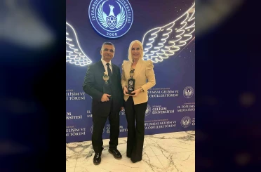 İstanbul Gelişim Üniversitesi 11. Toplumsal Gelişim ve Medya Ödülleri sahiplerini buldu 