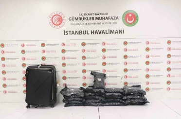 İstanbul Havalimanı’nda uyuşturucu operasyonu: 22,5 kilogram esrar ele geçirildi 