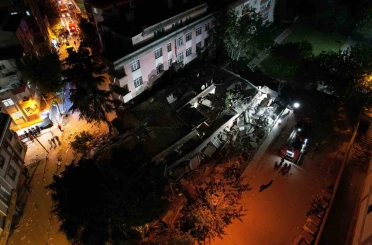 İstanbul Valiliği: "Binanın önceden tahliye edilmesi nedeniyle ilk belirlemelere göre herhangi bir can kaybı veya yaralanma bulunmamaktadır" 