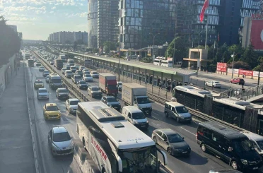 İstanbul’da bayram tatili sonrası sabah saatlerinde trafik yoğunluğu oluştu 