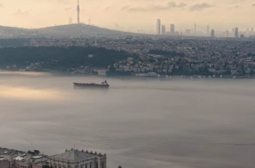 İstanbul’da deniz ulaşımına sis engeli: 15 şehir hatları seferi iptal edildi 