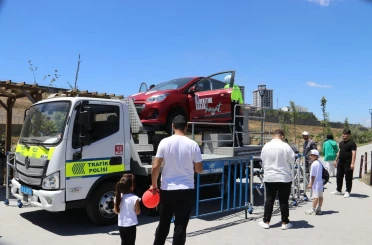 İstanbul’da emniyet kemerinin önemi simülasyon aracıyla anlatıldı 