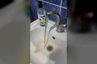 İstanbul’da musluklardan kirli su akmasına vatandaşlardan tepki 