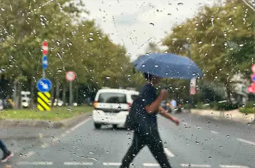İstanbul’da sonbahar yüzünü gösterdi, beklenen yağmur etkili olmaya başladı
