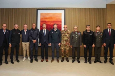 İtalyan heyet, Baykar’ın oyun değiştirici teknolojilerini inceledi: TB3 SİHA, AKINCI, KIZILELMA art arda havalandı 