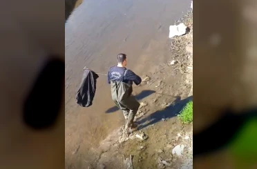 İtfaiye ekipleri dereye düşen horoz için seferber oldu 