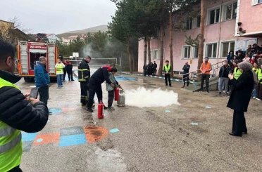İtfaiyeden öğrencilere yangın eğitimi 