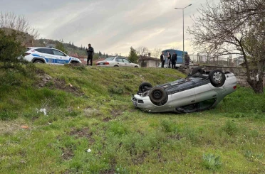 İzinsiz aldığı otomobille kaza yaptılar: 2 yaralı 