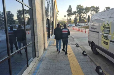 İzmir merkezli 16 ilde FETÖ operasyonu: 35 gözaltı 