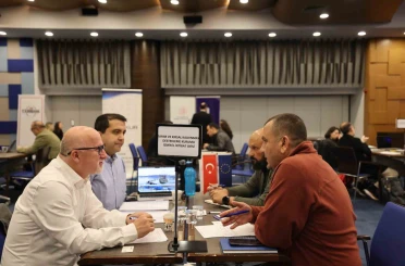 İzmir Ticaret Odası, 8 önemli kurumu üyeleri ile ayı masada buluşturdu 