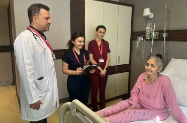 İzmir’de akciğerini kaybeden hasta karın dokusu nakliyle sağlığına kavuştu 