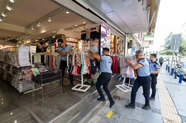 İzmir’de ana arterlerde kaldırım işgaline geçit yok 