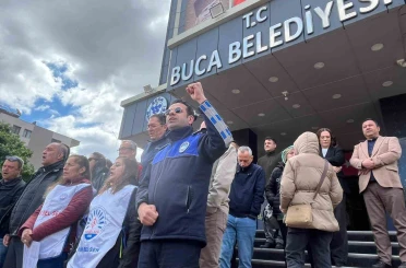 İzmir’de belediye memurlarının ’TİS’ eylemi sürüyor 