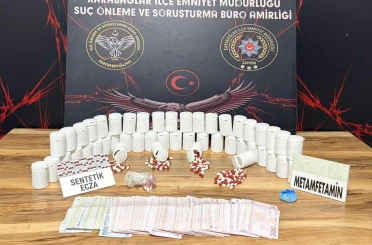İzmir’de binlerce uyuşturucu hap ele geçirildi 