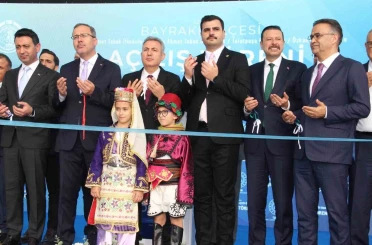 İzmir’de depremde hasar görünce yeniden yapılan 4 okulun açılışı gerçekleştirildi 