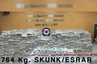 İzmir’de düzenlenen operasyonda 764 kilogram uyuşturucu madde ele geçirildi 