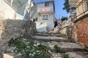 İzmir’de eski koca dehşeti: Kezzap attığı eski karısı öldü, kızı ise yaşam savaşında 