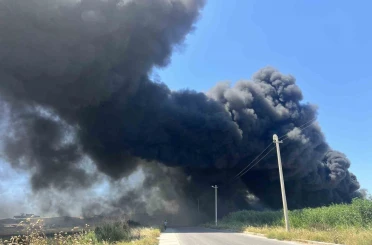 İzmir’de geri dönüşüm fabrikasında korkutan yangın 