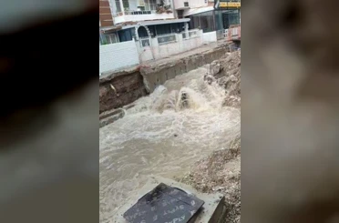 İzmir’de sağanak yağış hayatı olumsuz etkiledi 