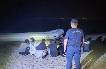 İzmir’de Sahil Güvenlikten çifte operasyon: 31 göçmen yakalandı 