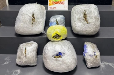 İzmir’de şüpheli araçtan 15 kilo zehir çıktı 