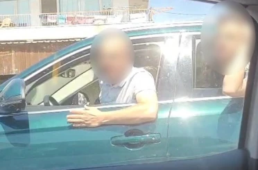 İzmir’de trafikteki tartışma taşlı saldırıya dönüştü 