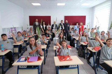 İzmir’de yeni eğitim yılı ’Yeşil Vatanı Korumak’ temalı ilk dersle başladı 