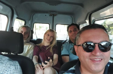 İzmir’de zabıta ekipleri sınava geç kalan adaylar için seferber oldu 