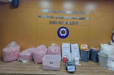 İzmir’de zehir tacirlerine büyük darbe: 121 bin 816 uyuşturucu nitelikli hap ele geçirildi 