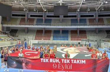 İzmir’in kadın voleybol takımları, 9 Eylül’de birlik mesajı verdi 