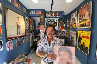 İzmir’in nostaljik sokağında Ferdi Tayfur esintisi 