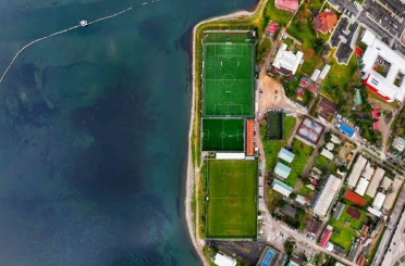 İzmit’te sahil şeridi eğitim, spor ve sosyal projelerle yeniden şekilleniyor 