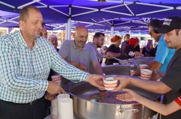 İznik’te 5 bin kişilik aşure ikramı 
