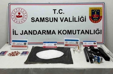 Jandarma 1 kilo 109 gram metamfetamin ele geçirdi 