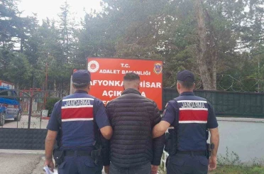 Jandarma çeşitli suçlardan aranan 10 kişiyi yakaladı 