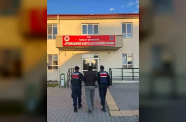 Jandarma çeşitli suçlardan aranan 45 kişiyi yakaladı 