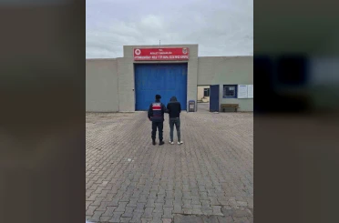 Jandarma çeşitli suçlardan aranan 46 kişiyi yakaladı 